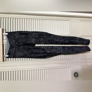 Lululemon Team Canada Chase the Chill 28” (brushed tech fleece inside)